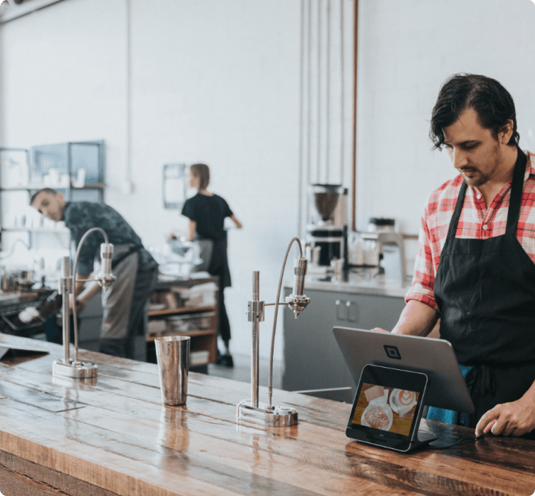 Painel do sistema ERP Unitec com gráficos, metas e indicadores em tempo real